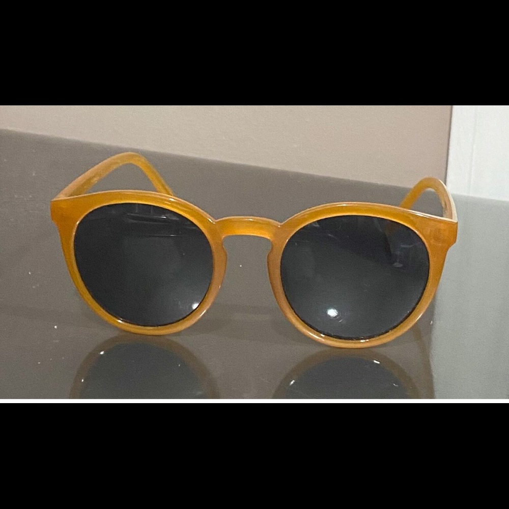 orange sunglasses